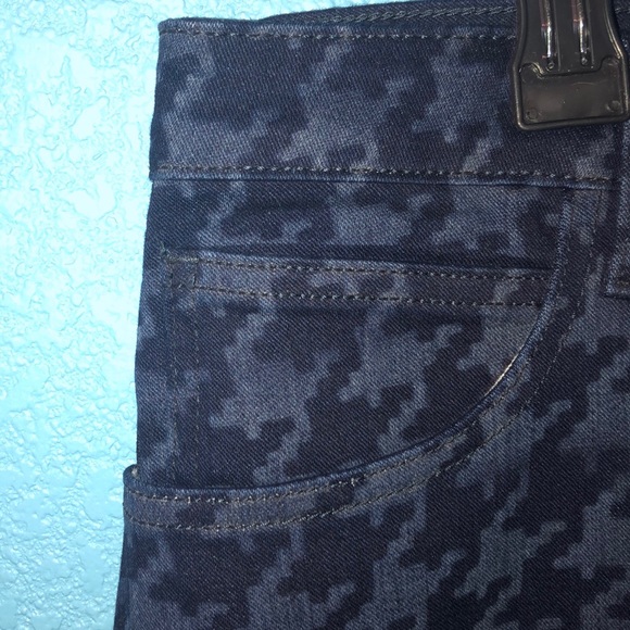 Beautiful One Patterned Denim Skirt! - Picture 4 of 7